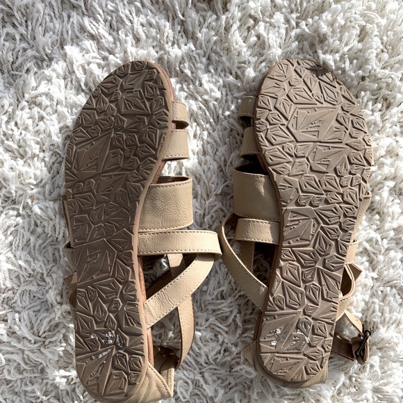 Volcom strappy sandals. Size 8. - Picture 3 of 3
